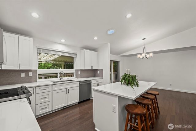 4206 32nd Avenue Ct, Gig Harbor, WA 98335