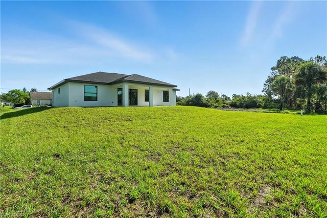 2607 38th ST SW, Lehigh Acres, FL 33976