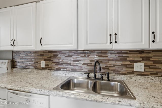 1972 Goldsmith Ln APT 4, Louisville, KY 40218