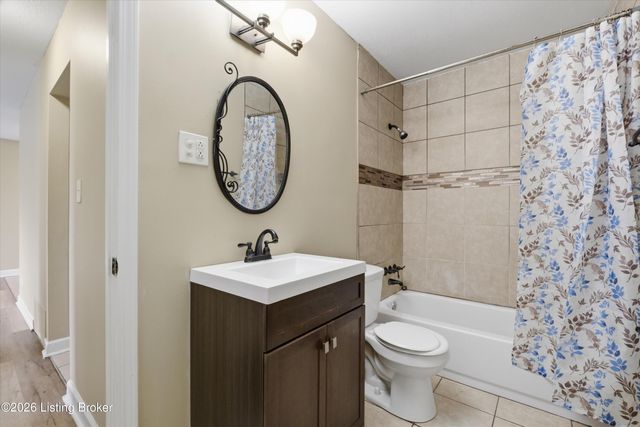 1972 Goldsmith Ln APT 4, Louisville, KY 40218