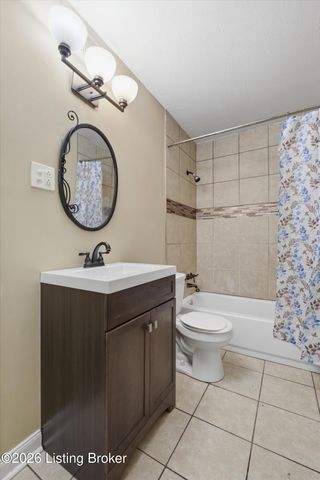 1972 Goldsmith Ln APT 4, Louisville, KY 40218