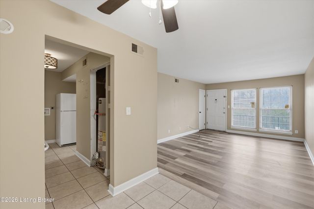 1972 Goldsmith Ln APT 4, Louisville, KY 40218