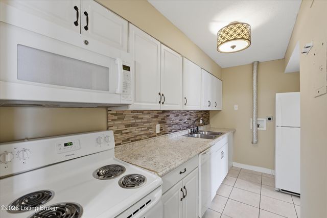 1972 Goldsmith Ln APT 4, Louisville, KY 40218