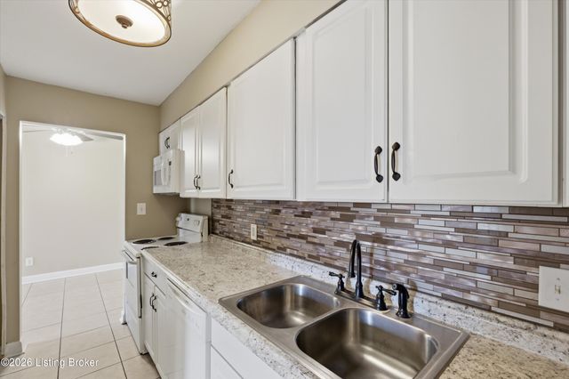 1972 Goldsmith Ln APT 4, Louisville, KY 40218