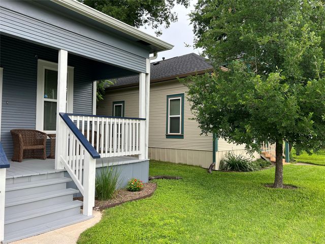 314 W Third ST, Taylor, TX 76574