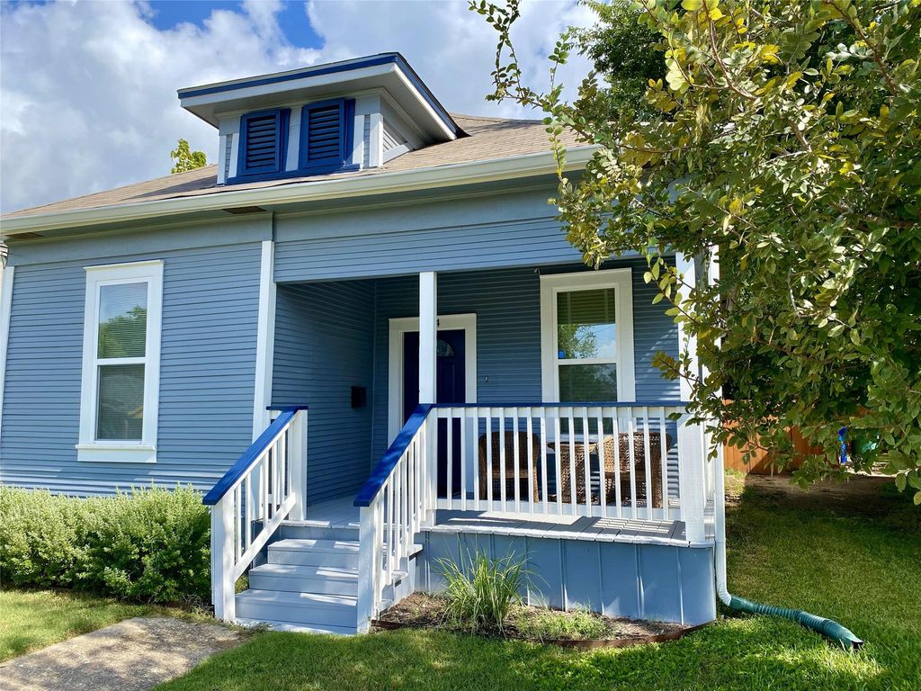 314 W Third ST, Taylor, TX 76574