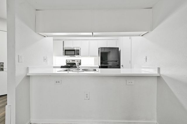 3065 N 67th Avenue Apt 227, Phoenix, AZ 85033