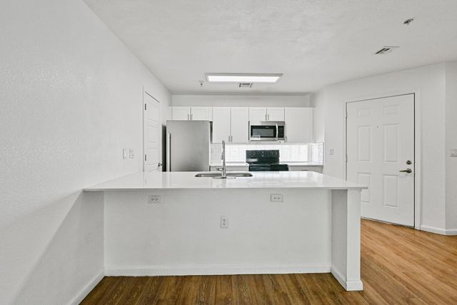 3065 N 67th Avenue Apt 227, Phoenix, AZ 85033