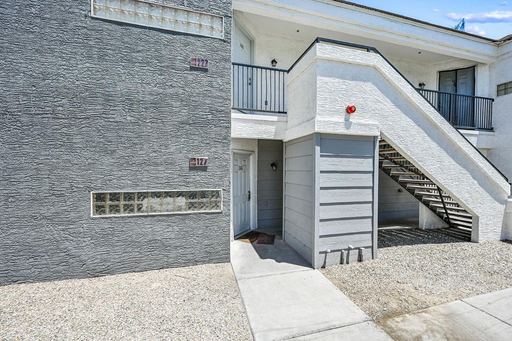 3065 N 67th Avenue Apt 227, Phoenix, AZ 85033