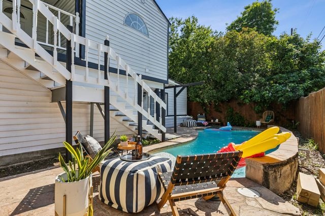 2435 W 10th Street, Dallas, TX 75211