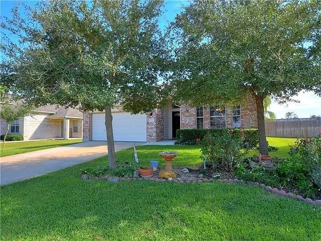 304 Trophy CT, Bastrop, TX 78602