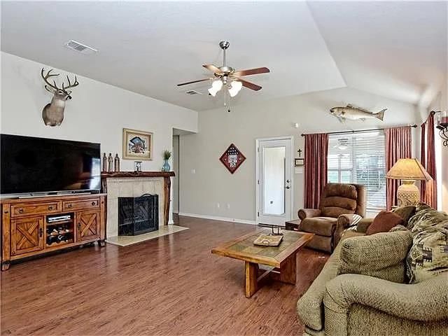 304 Trophy CT, Bastrop, TX 78602