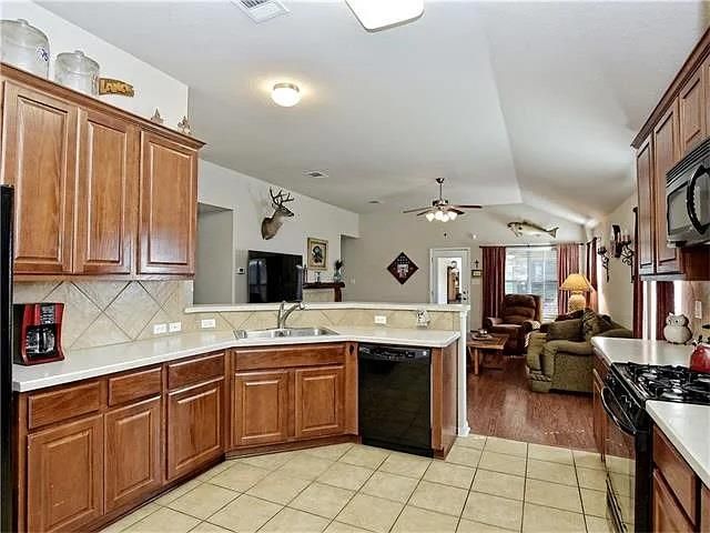 304 Trophy CT, Bastrop, TX 78602