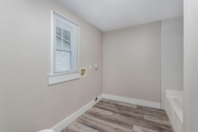 1850 N Weller Avenue, Springfield, MO 65803