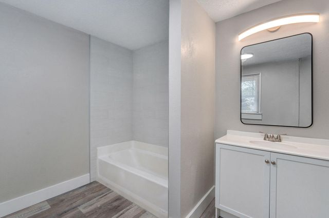 1850 N Weller Avenue, Springfield, MO 65803