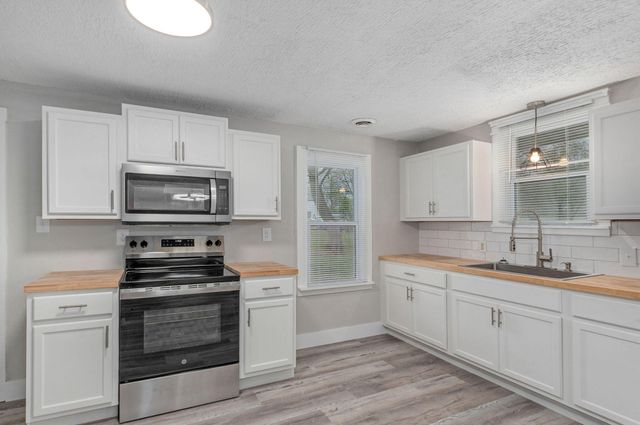 1850 N Weller Avenue, Springfield, MO 65803