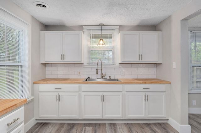 1850 N Weller Avenue, Springfield, MO 65803