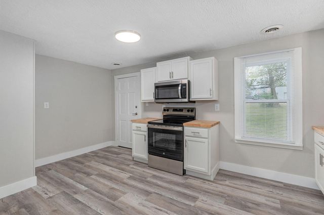 1850 N Weller Avenue, Springfield, MO 65803