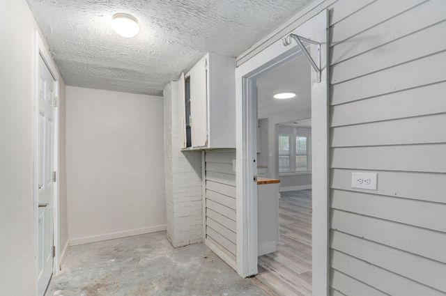 1850 N Weller Avenue, Springfield, MO 65803