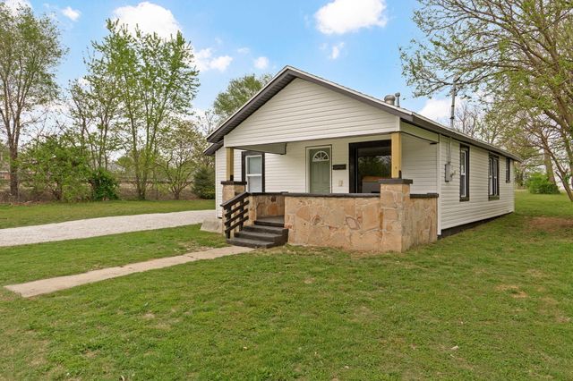 1850 N Weller Avenue, Springfield, MO 65803