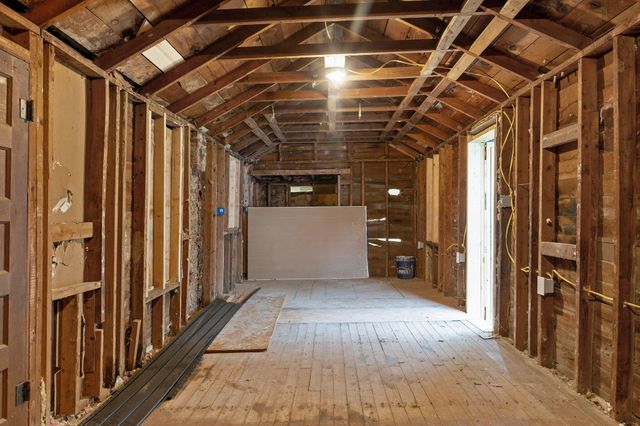 1850 N Weller Avenue, Springfield, MO 65803
