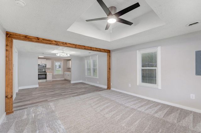 1850 N Weller Avenue, Springfield, MO 65803