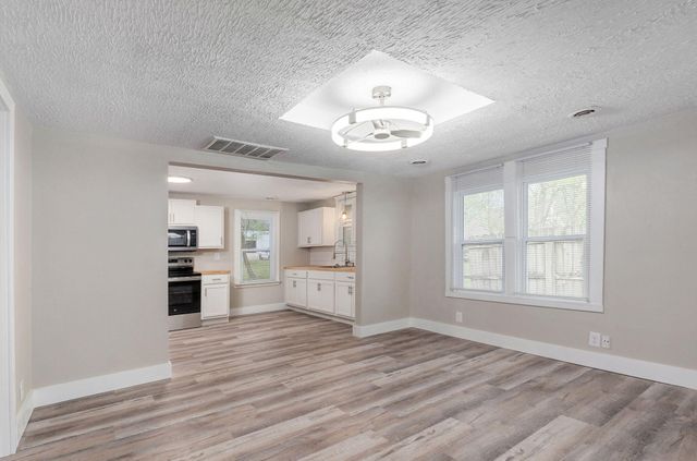 1850 N Weller Avenue, Springfield, MO 65803