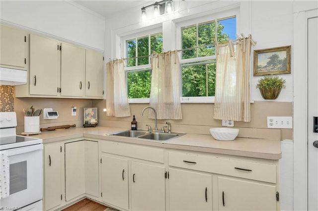 704 6Th Street, North Wilkesboro, NC 28659