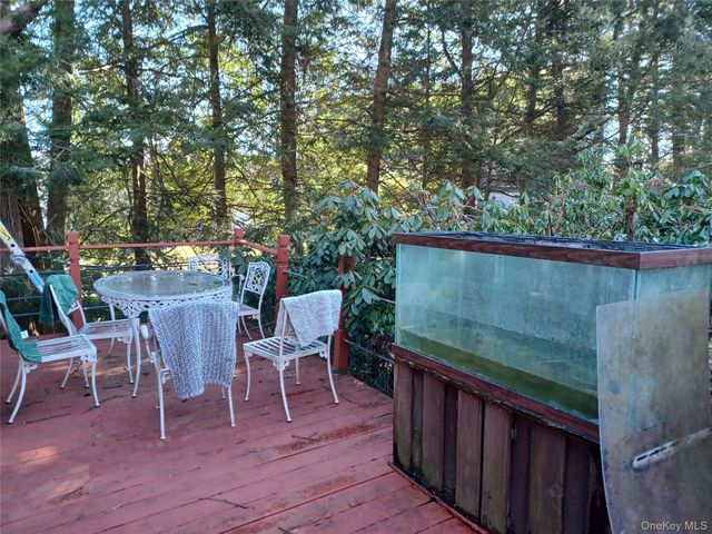 15 Spur Road, Putnam Valley, NY 10579