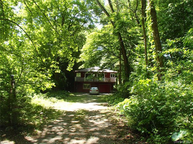 15 Spur Road, Putnam Valley, NY 10579