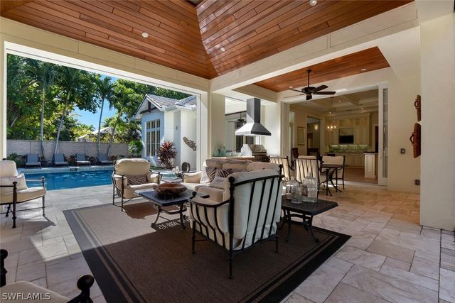 2250 Crayton RD, Naples, FL 34103