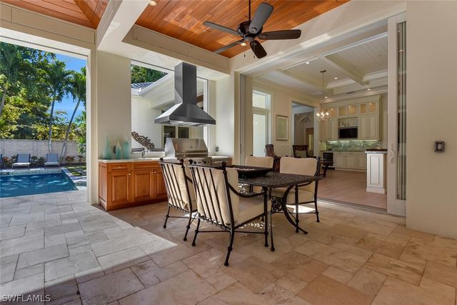 2250 Crayton RD, Naples, FL 34103