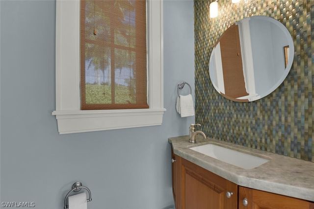 2250 Crayton RD, Naples, FL 34103