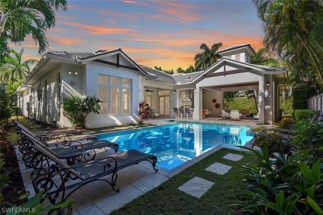 2250 Crayton RD, Naples, FL 34103