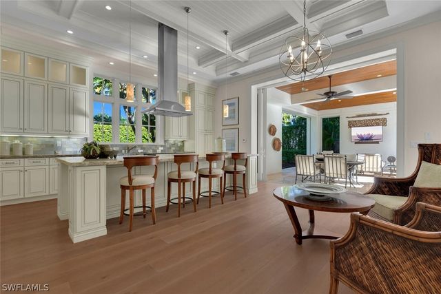 2250 Crayton RD, Naples, FL 34103