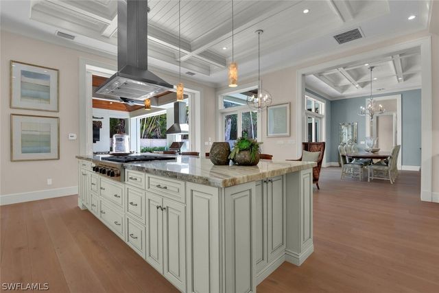 2250 Crayton RD, Naples, FL 34103