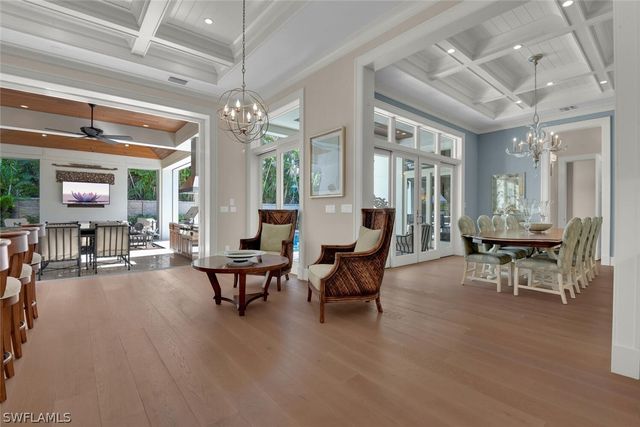 2250 Crayton RD, Naples, FL 34103