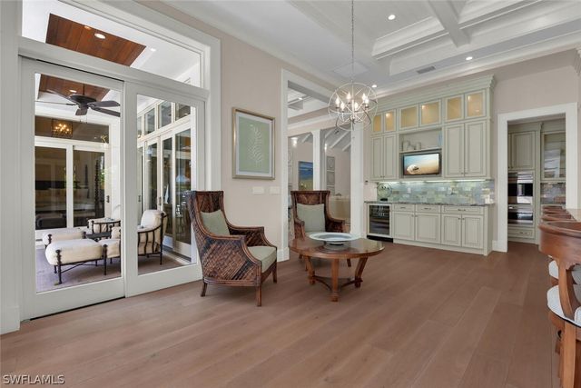 2250 Crayton RD, Naples, FL 34103