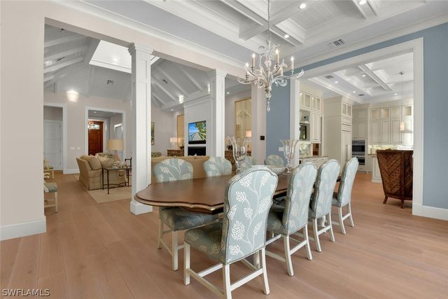 2250 Crayton RD, Naples, FL 34103