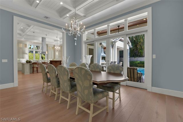 2250 Crayton RD, Naples, FL 34103