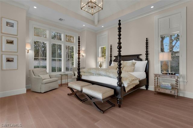 2250 Crayton RD, Naples, FL 34103