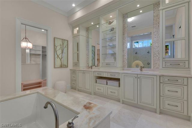 2250 Crayton RD, Naples, FL 34103