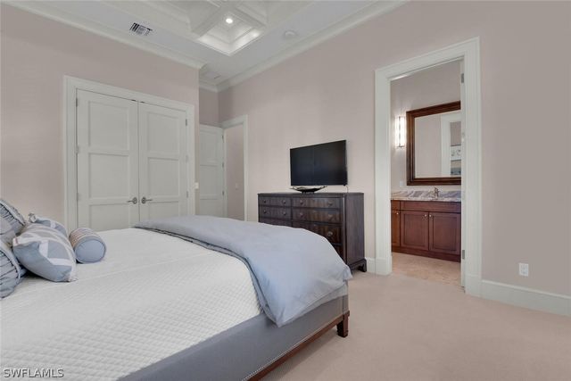 2250 Crayton RD, Naples, FL 34103