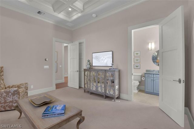 2250 Crayton RD, Naples, FL 34103