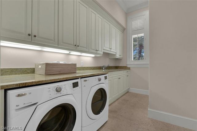 2250 Crayton RD, Naples, FL 34103