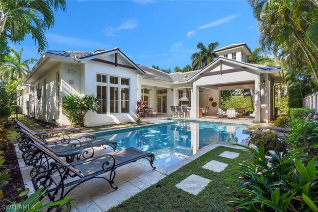 2250 Crayton RD, Naples, FL 34103