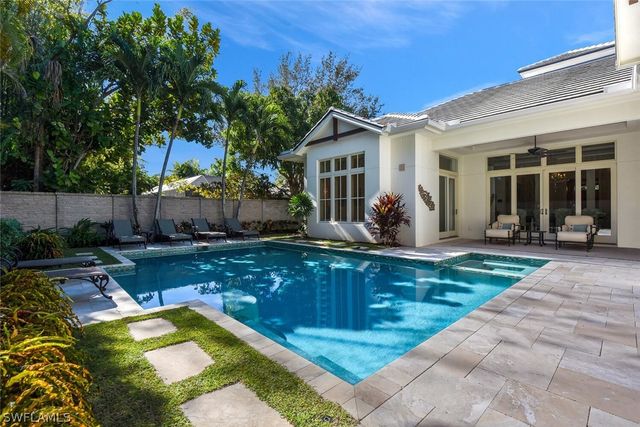 2250 Crayton RD, Naples, FL 34103