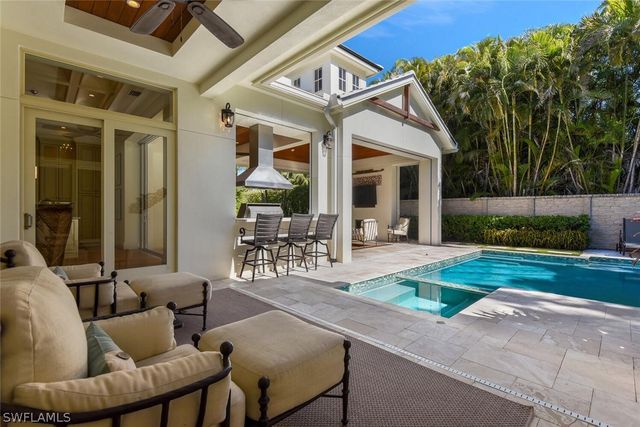 2250 Crayton RD, Naples, FL 34103