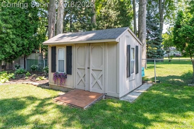 309 Amelia Avenue, Royal Oak, MI 48073