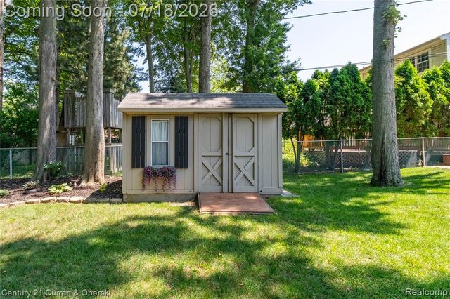 309 Amelia Avenue, Royal Oak, MI 48073
